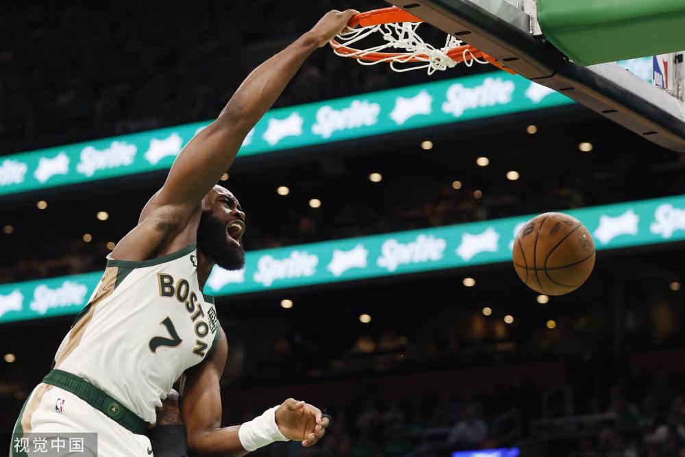 通过他在场 通过他在场